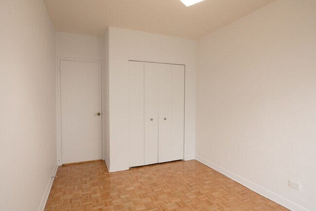 Photo du bâtiment - 900 Av. Rockland