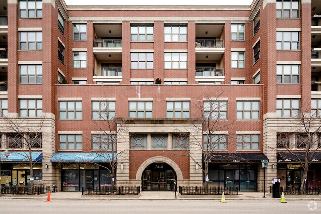 Entrada - 3130-3144 N Sheffield Ave