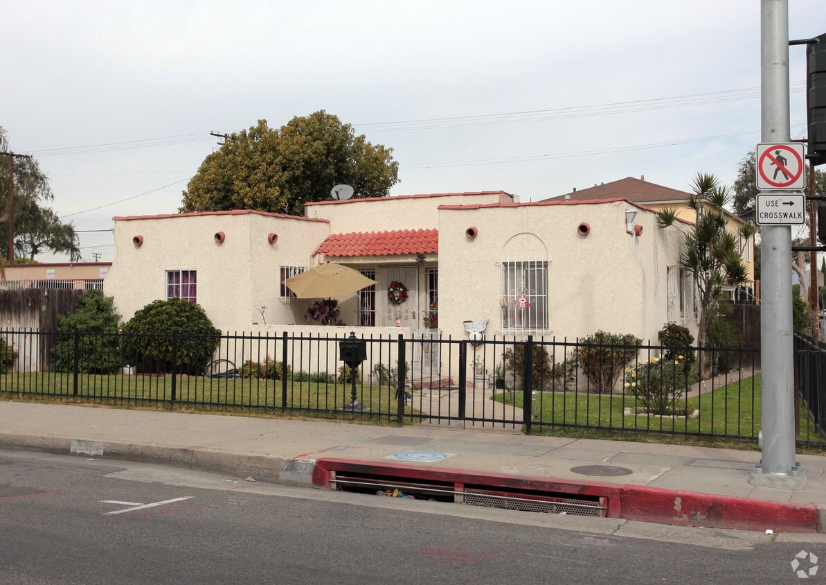 Building Photo - 6365 ARBUTUS AV
