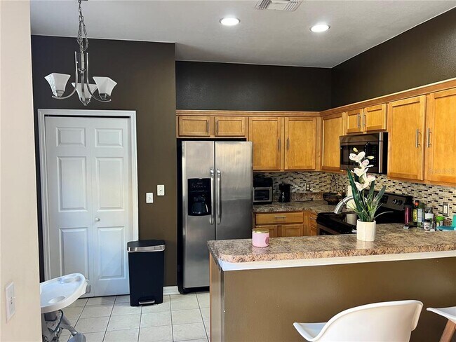 Building Photo - 6183 Chapledale Dr