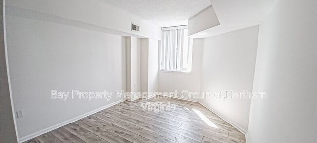 Building Photo - 1001 N Randolph St