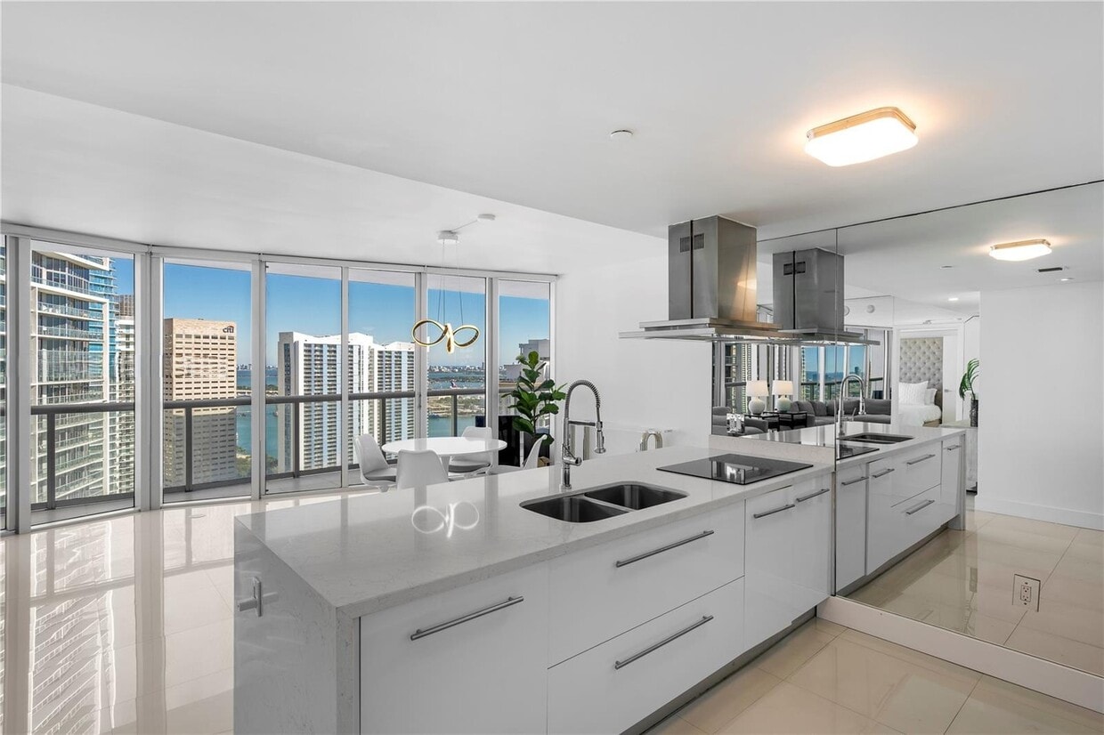 Foto principal - 495 Brickell Ave