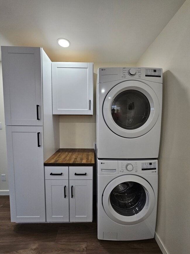 Foto del edificio - Newly Remodeled 2 Bed 1 Bath Home with 2 Car Garage