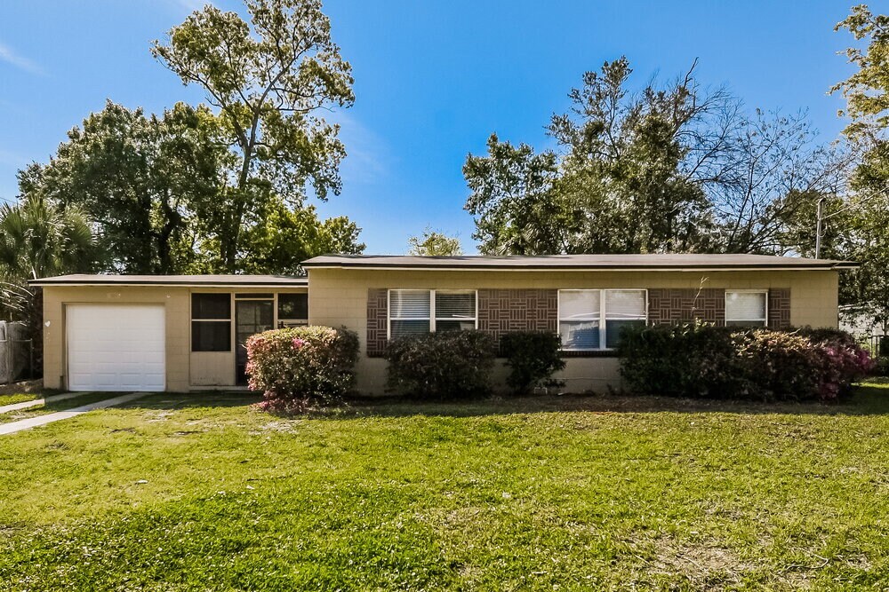 Foto principal - 7909 Caxton Cir W