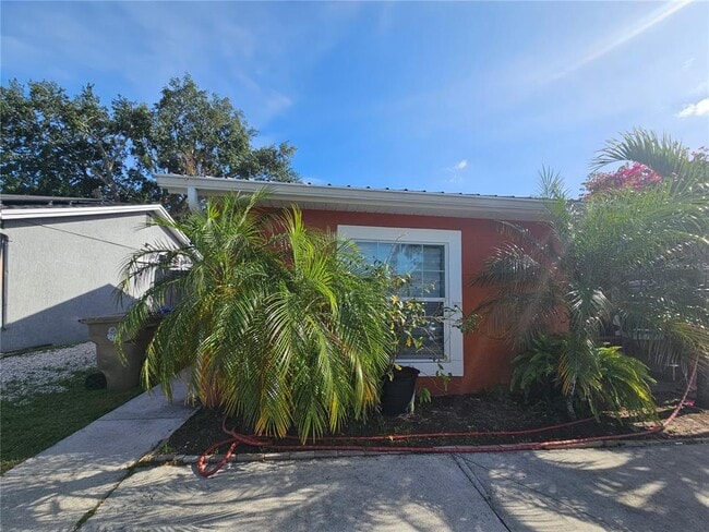 Building Photo - 376 La Paz Dr