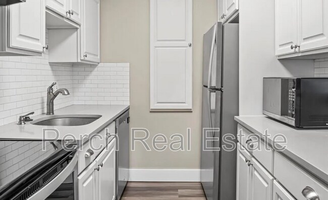 Foto del edificio - 5770 E Warren Ave