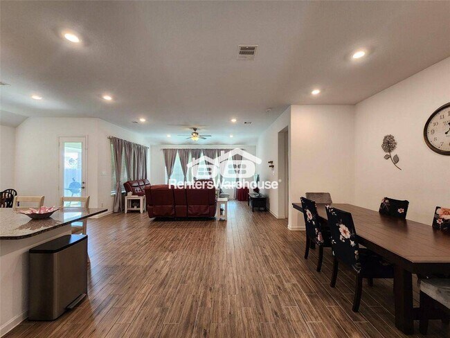 Foto del edificio - 14007 Hartford Heights Wy