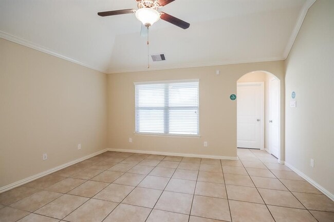 Building Photo - 2205 Pine Creek Ct