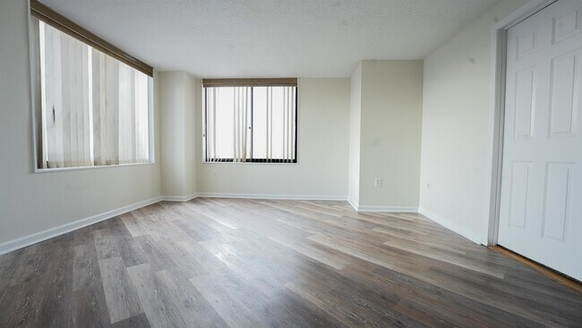 Foto del edificio - 206 Harmon Cove Tower