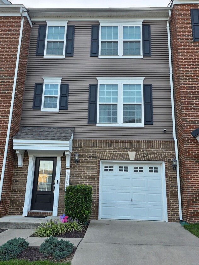 4BD/3.5BA Fabulous Upper Marlboro Townhome... - 4BD/3.5BA Fabulous Upper Marlboro Townhome...