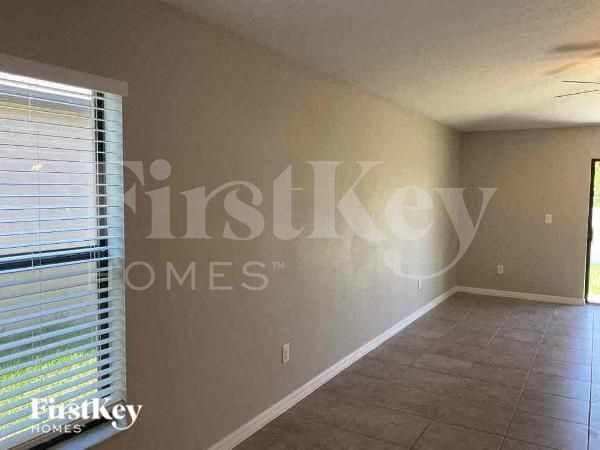 Building Photo - 10142 Carloway Hills Dr