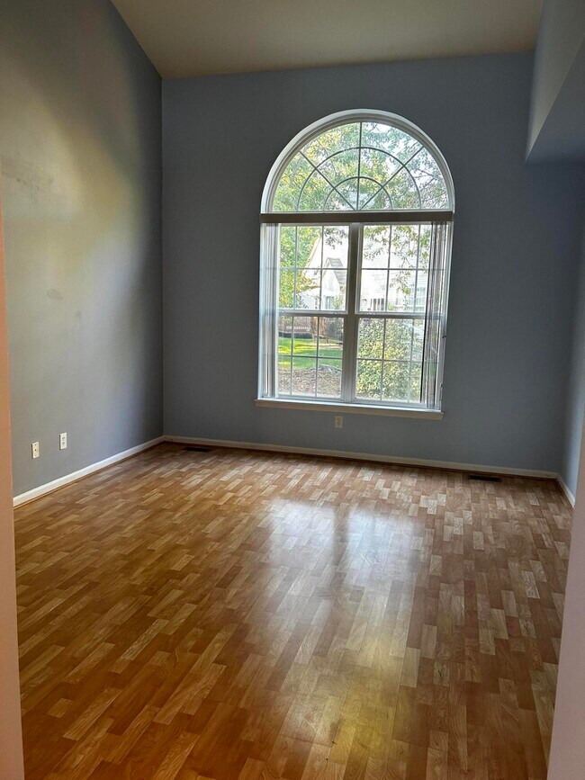 Building Photo - 38461 Saratoga Cir