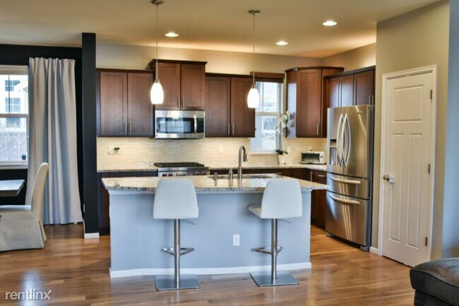 Foto del edificio - 4 br, 4 bath House - 466 Dallas st.