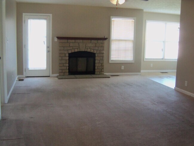 Building Photo - 3136 Twelve Oaks Blvd