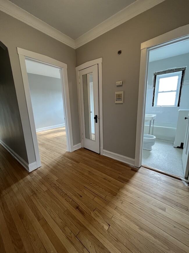 Building Photo - 1317 Brummel St
