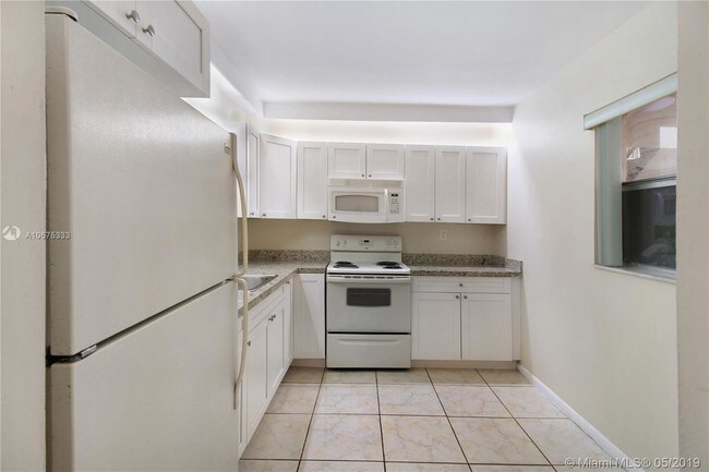 Foto del edificio - 2840 Somerset Dr