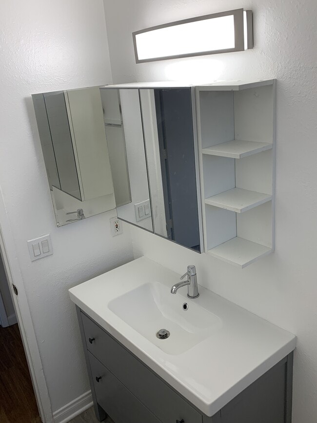 Foto del edificio - 1351 N Orange Dr