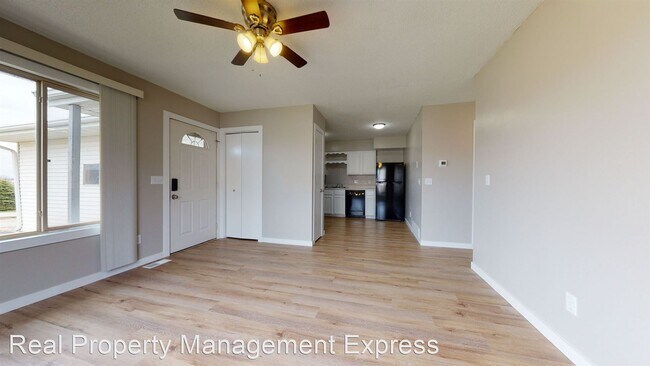 Building Photo - 2 br, 1 bath House - 3909 S Terry Ave