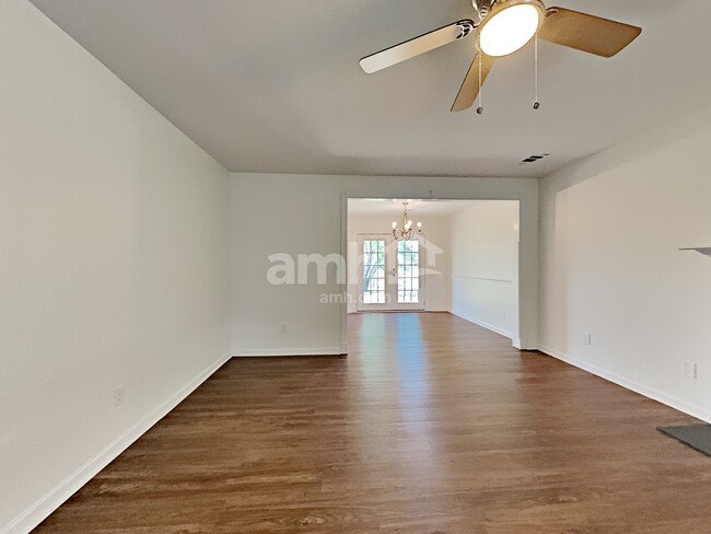 Foto del edificio - 1326 Chapmans Retreat Dr