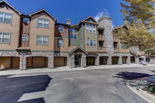Building Photo - This immaculate 2-bedroom, 2-bathroom cond...