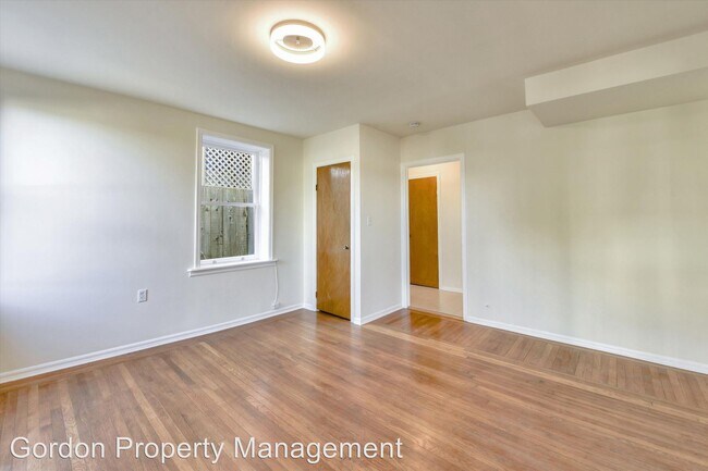 Building Photo - 1093 Dolores St