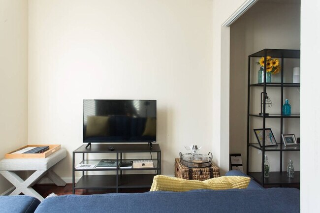 Foto del edificio - 1734 H St NE