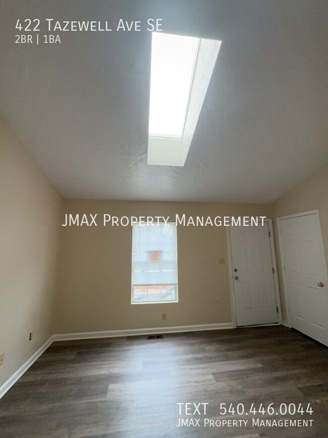 Building Photo - 422 Tazewell Ave SE