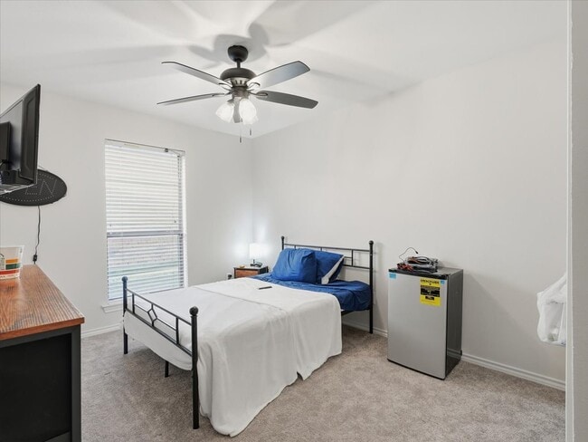 Foto del edificio - 2717 Sedgeway Ln