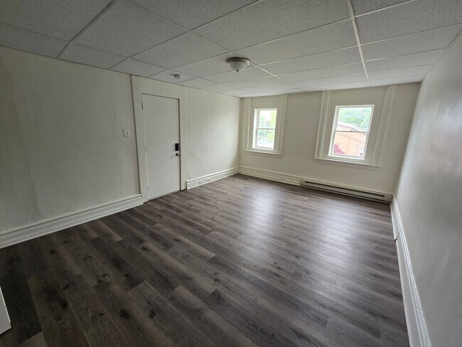 Foto del edificio - 384-386 S Franklin St