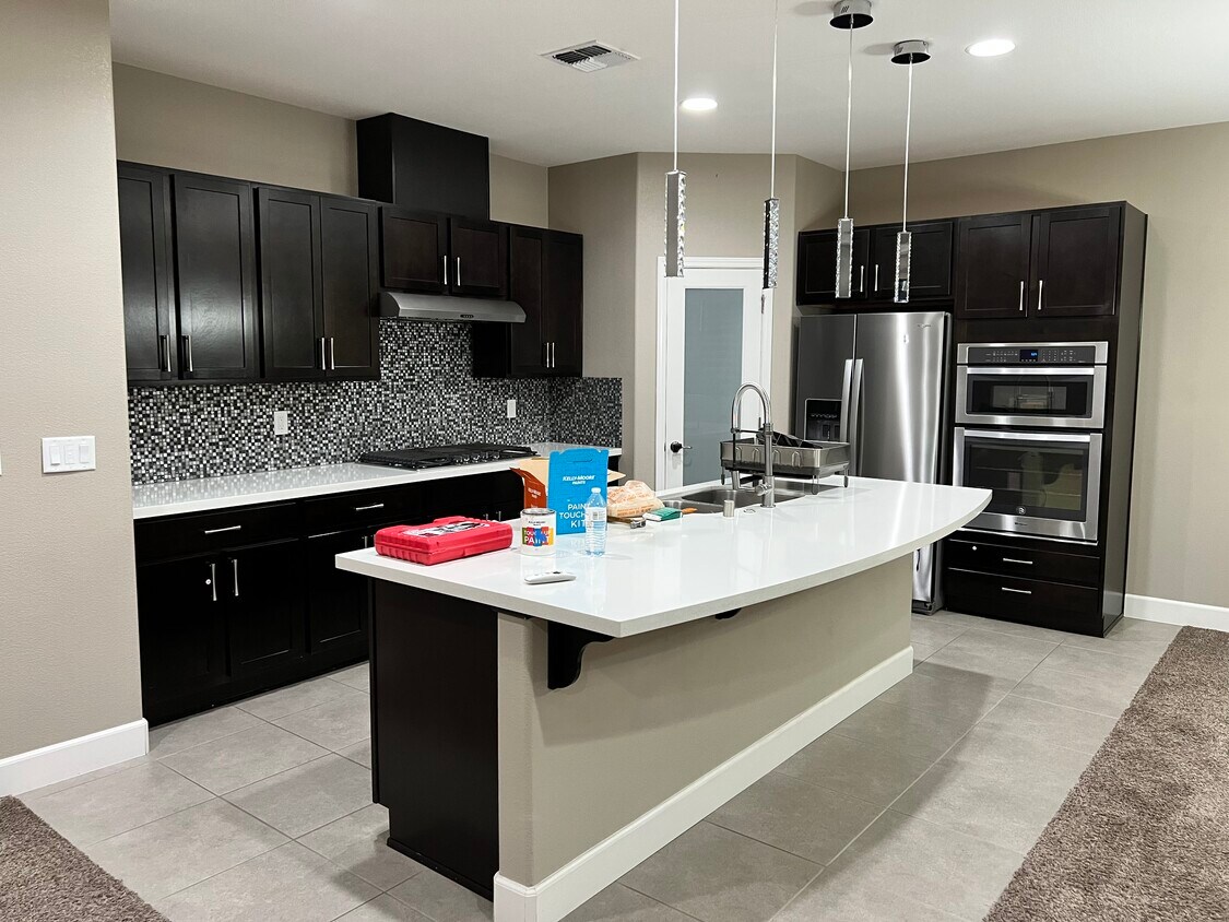 Foto principal - 9879 Ash Meadow Dr