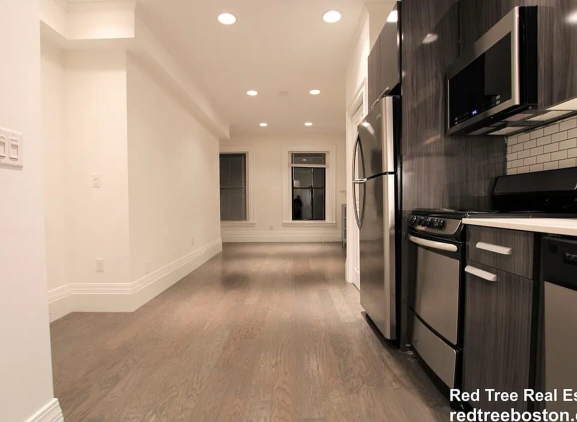 Primary Photo - 252 Newbury St