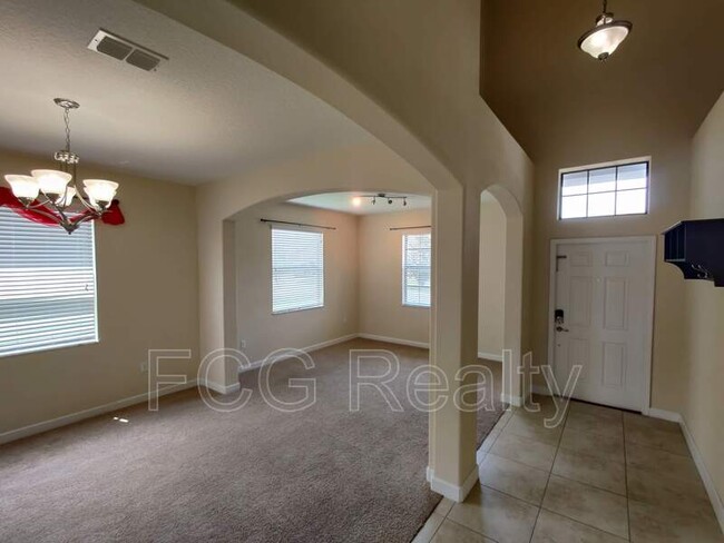 Foto del edificio - 1315 Moss Creek Ln