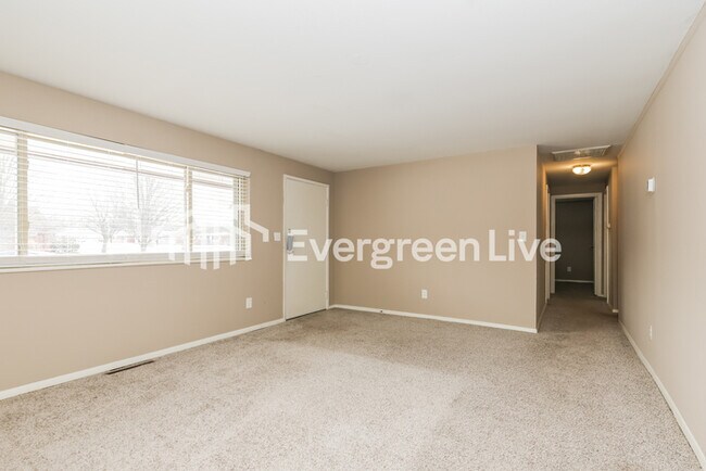 Foto del edificio - 3927 Elmira Dr