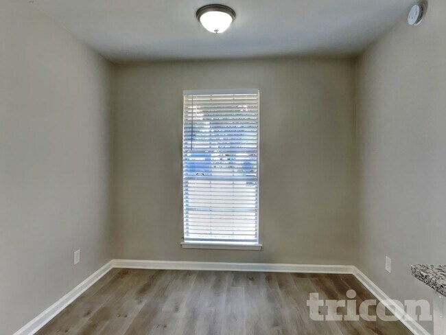 Building Photo - 9007 Gauguin Dr