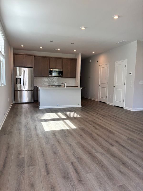 Building Photo - 487 Crown Dr