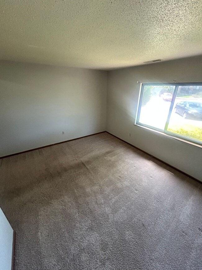 Building Photo - 221 S Ivy Ln