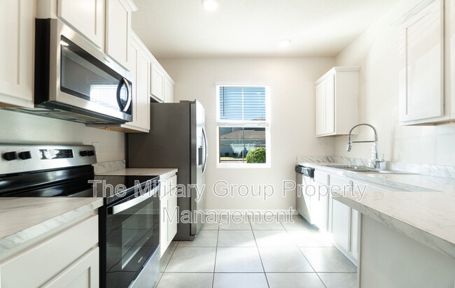 Photo - 425 Running Wds St Townhome