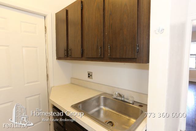 Building Photo - 3720 1/2 N Pine Grove Ave