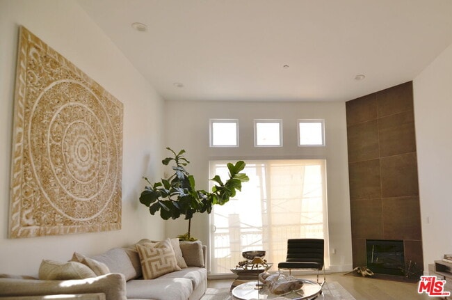 Building Photo - 5703 Laurel Canyon Blvd