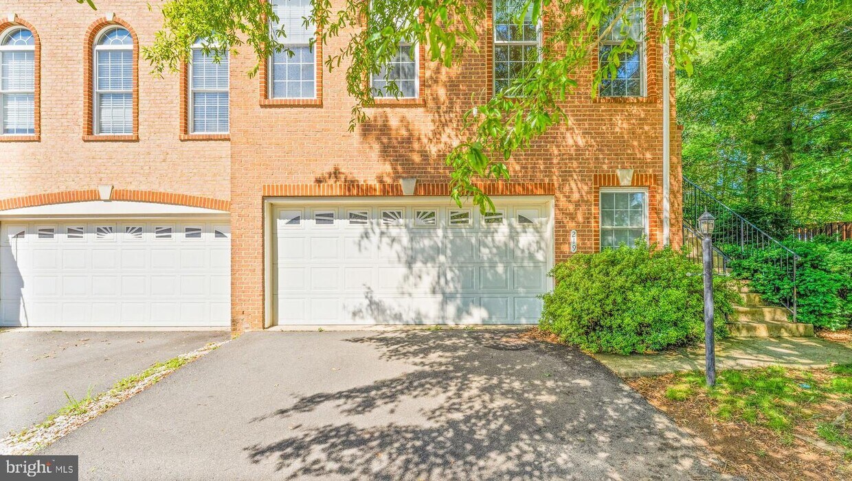 219 Grassy Ridge Terrace, Purcellville, VA 20132 Townhome Rentals in