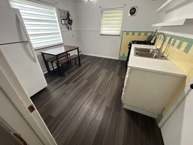 Foto del edificio - 3422 Bassett Rd