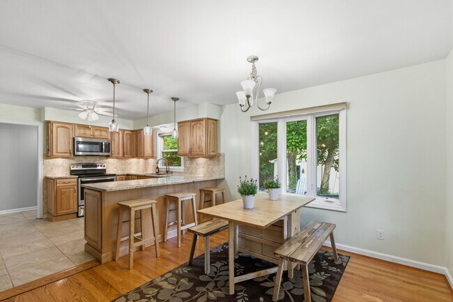 Foto del edificio - 1204 Forest Ct