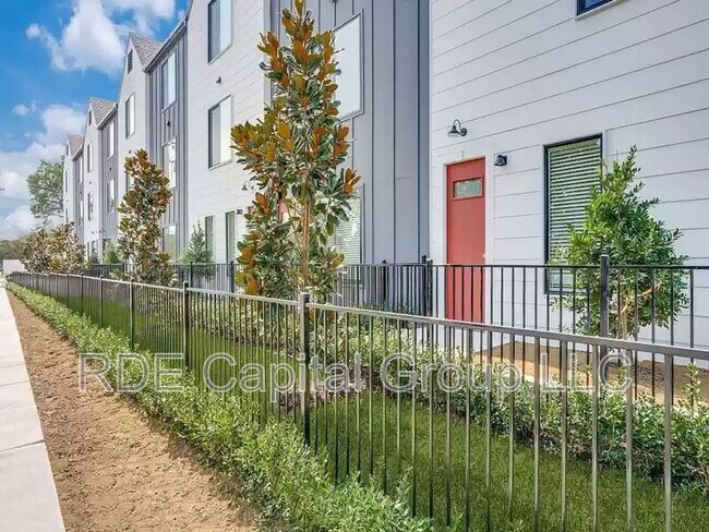 Foto del edificio - 3275 Dallas St