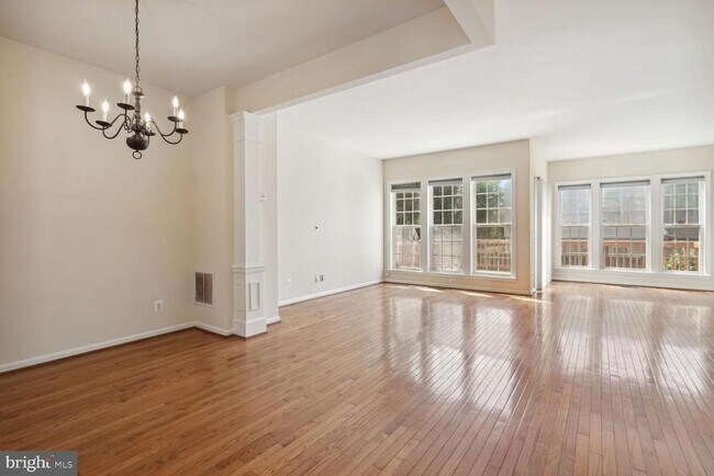 Foto del edificio - 6323 Dunn Ct