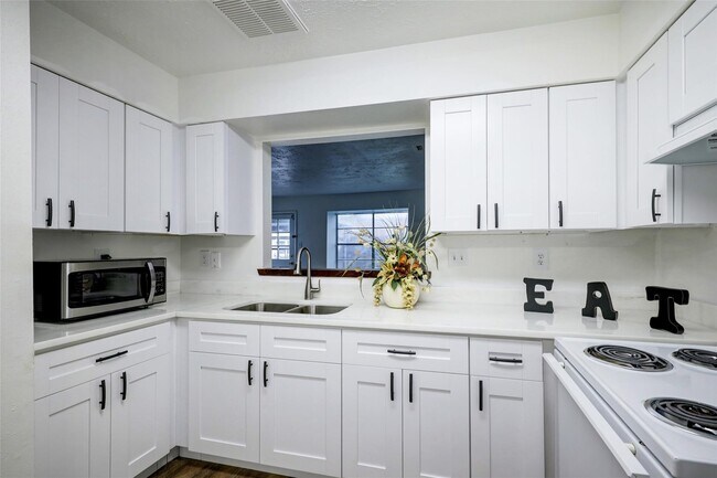 Foto del edificio - 15251 Buckle Ln