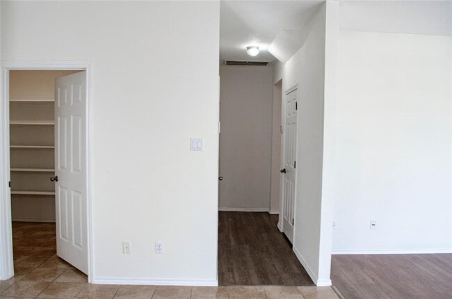 Building Photo - 14213 Willow Tank Dr