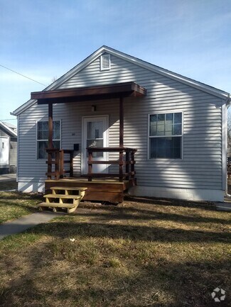 Building Photo - 301 E Klug Ave