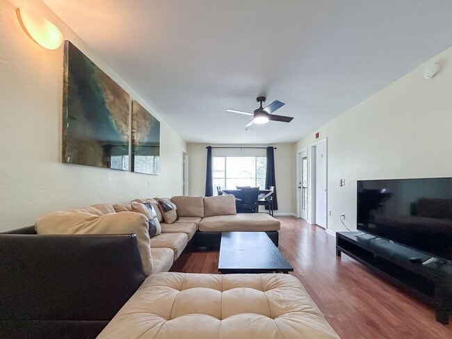 Photo - Beautiful Room for Rent in a 4/4 Unit - University Terrace West 511-A Apartment