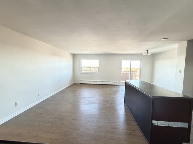 Building Photo - 20 Bradmon Dr