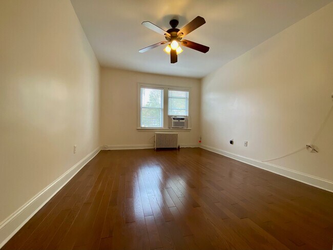 Foto del edificio - 84-06 63rd Ave